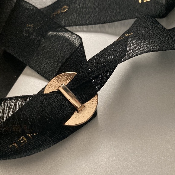 Brand new Authentic Chanel 2022 Christmas button and ribbon - Picture 5 of 6